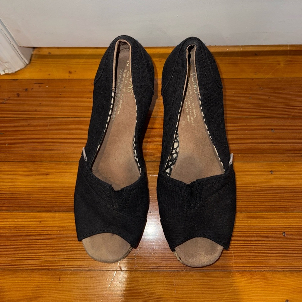 Toms Monochrome Patterned Slip-Ons